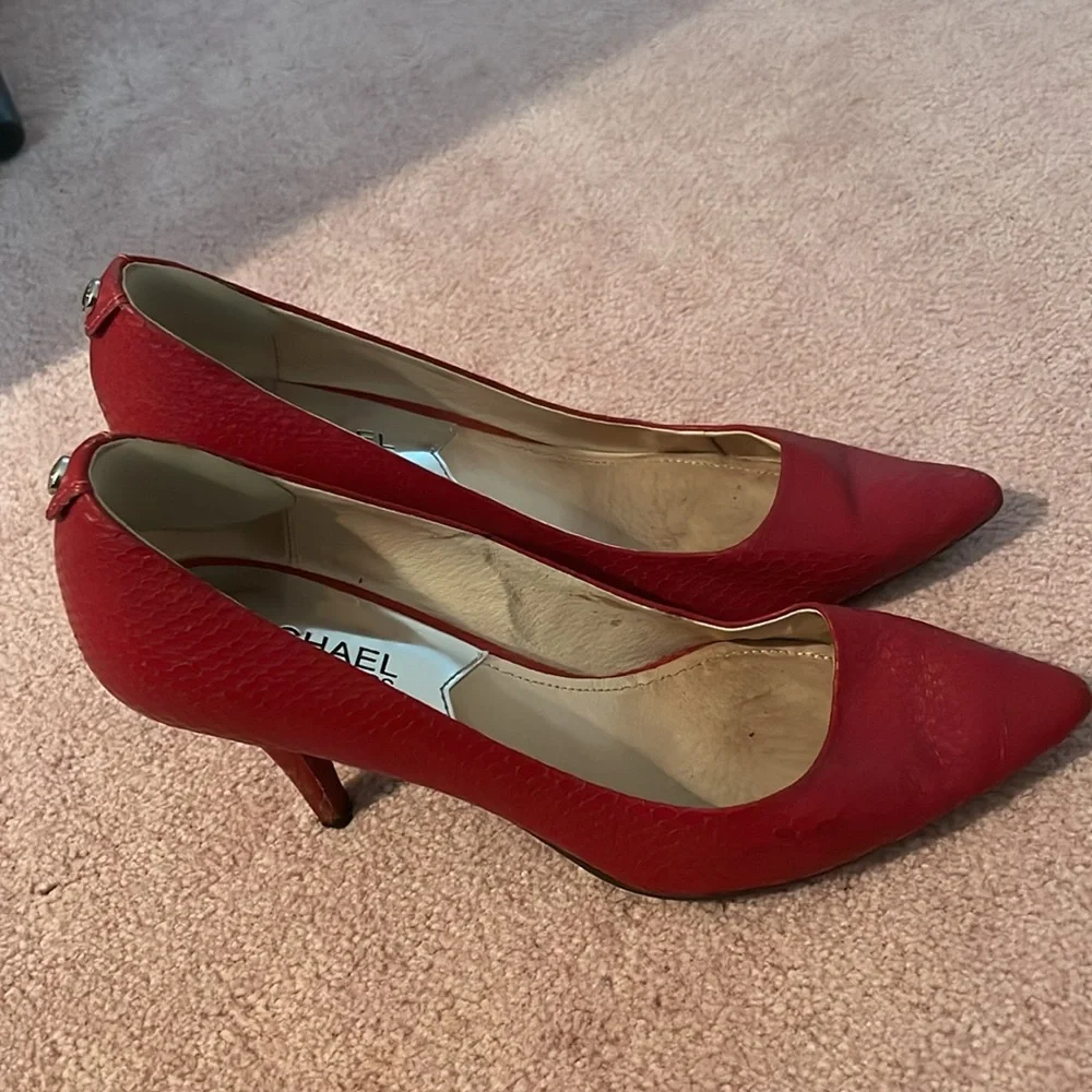 Michael Kors red/snake skin pattern heels - Picture 4 of 8